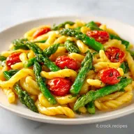 Pasta con Asparagi e Pomodori: Croccante e Saporita