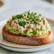 Toast Avocado e Tonno in 15 Minuti