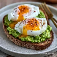 Toast Avocado e Uovo con Pane Integrale