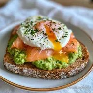 Toast Avocado Salmone Uovo in 15 Minuti